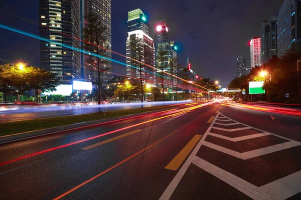 Empty road surface floor with modern city landmark architecture — Stock Photo, Image