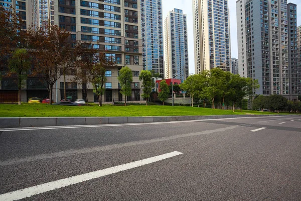 Şehir sokak binalar boş yol yüzey zemin 