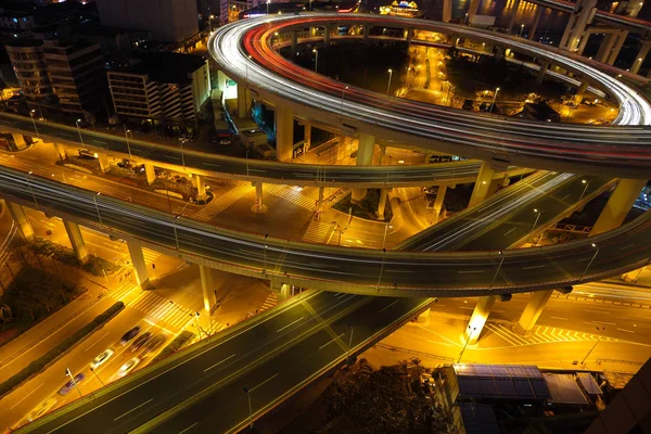 Luftaufnahmen an der nächtlichen Brücke des Shanghai-Viadukts — Stockfoto