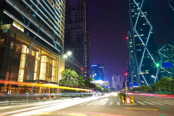 Empty road surface floor with modern city landmark architecture — Stock Photo, Image