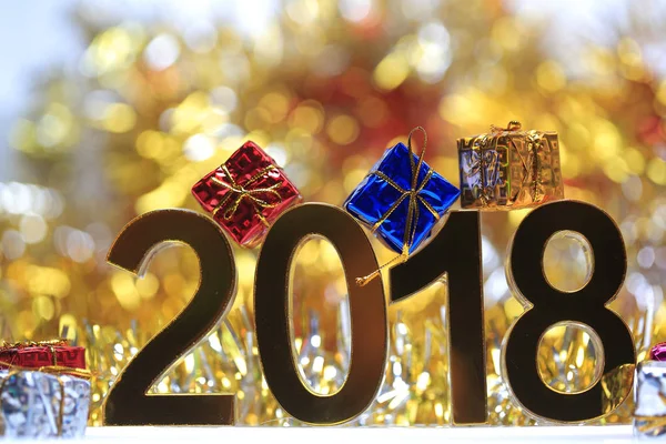 Hediye kutusu ile altın 2018 3d dijital simge 