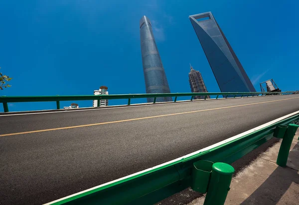 Empty road surface with shanghai landmark buildings backgrounds — Stock Photo, Image