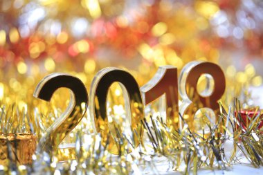 Hediye kutusu ile altın 2018 3d dijital simge 