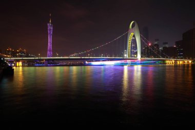 Guangzhou modern şehir Simgesel Yapı binaların gece çekimi 