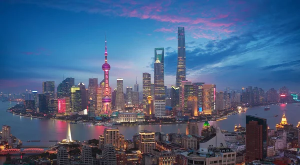 Fotografía aérea en Shanghai bund Skyline del atardecer —  Fotos de Stock