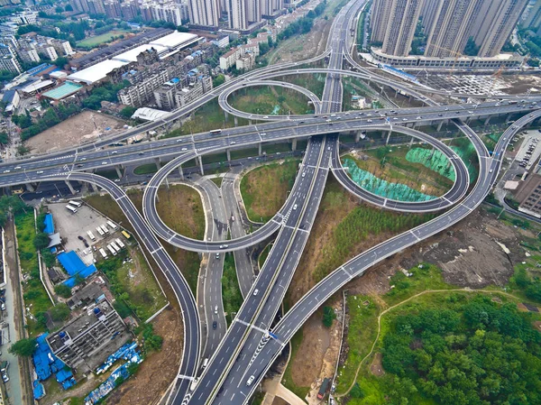 Fotografia aérea vista pássaro-olho da cidade viaduto ponte estrada lan — Fotografia de Stock