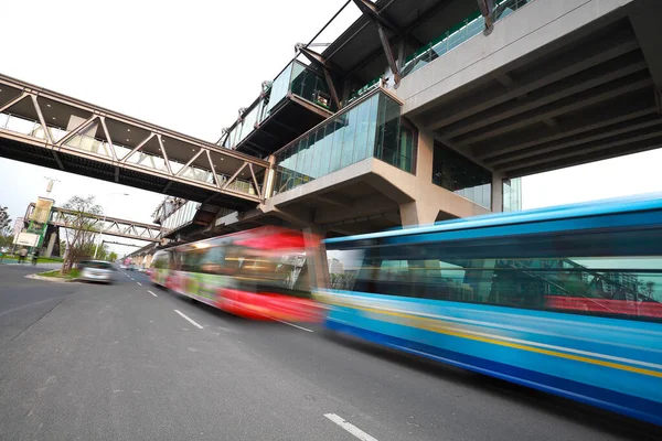 Piso Superfície Estrada Cidade Vazia Com Ponte Viaduto Fotos De Bancos De Imagens