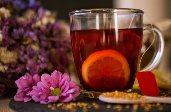 Taza de té con miel y limón backgroun —  Fotos de Stock
