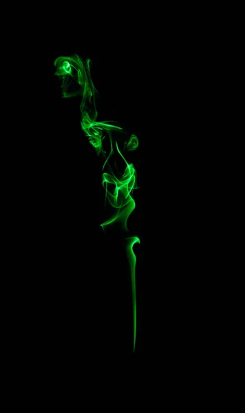 Зеленый дым на черном — стоковое фото