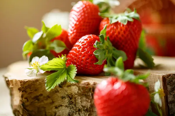 Köstliche rohe Erdbeeren Hintergrund — Stockfoto