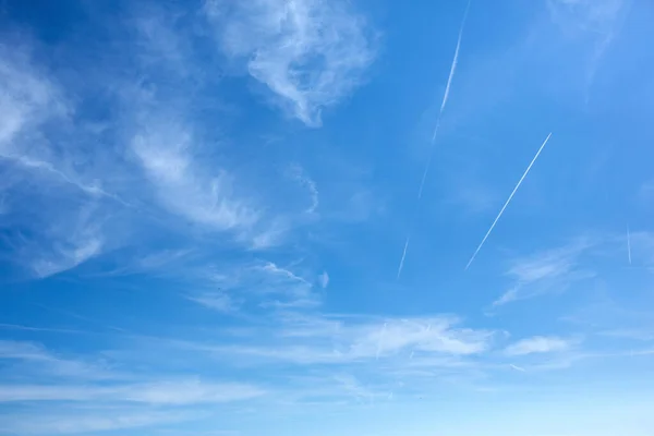 美丽的蓝天云彩作为背景. 天空的全景. — 图库照片