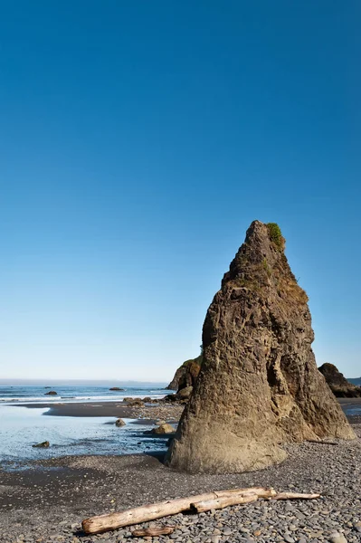 Rocks at Pacific Ocean in Ruby Beach — Stock Photo, Image