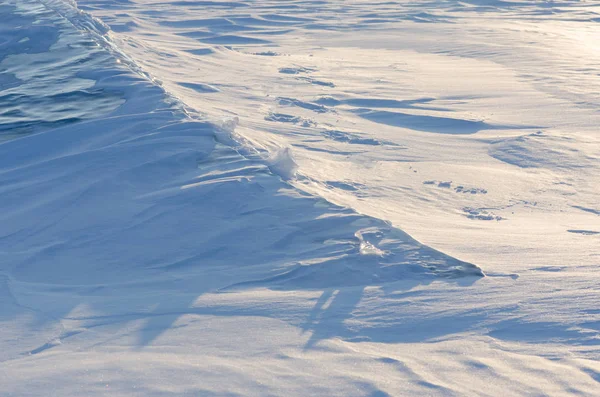 Campo di hummocks di ghiaccio sul lago congelato Baikal — Foto Stock