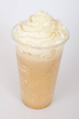 Mocha frappuccino beyaz arka plan üzerinde