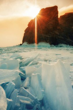 Alan mavi buz ve kaya güneş