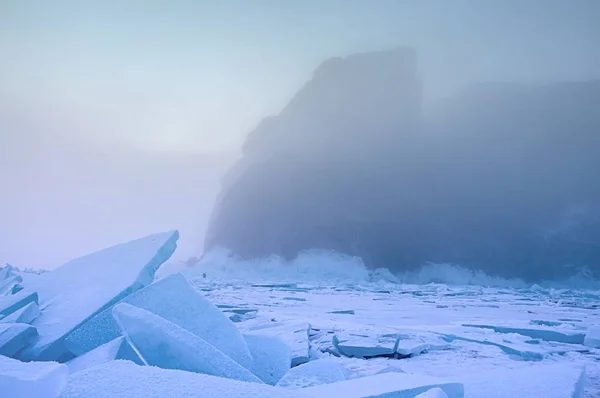 Blue Ice ve sis kayalarda