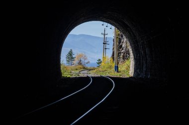 Güney Deniz Baykal sonbahar çevre-Baykal demiryoluna
