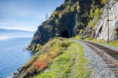 Güney Deniz Baykal sonbahar çevre-Baykal demiryoluna