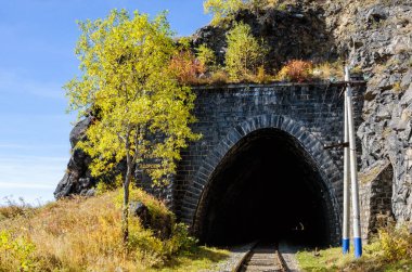 Güney Deniz Baykal sonbahar çevre-Baykal demiryoluna