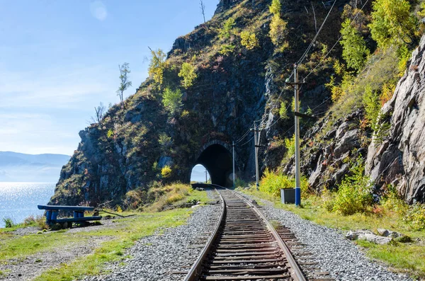 Güney Deniz Baykal sonbahar çevre-Baykal demiryoluna