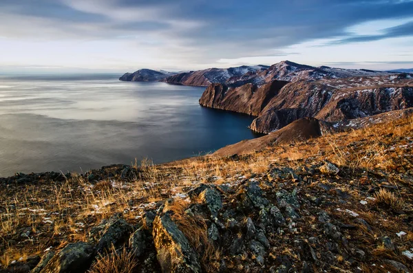 大きな美しい湖、バイカル湖、ロシアの上の景色 — ストック写真