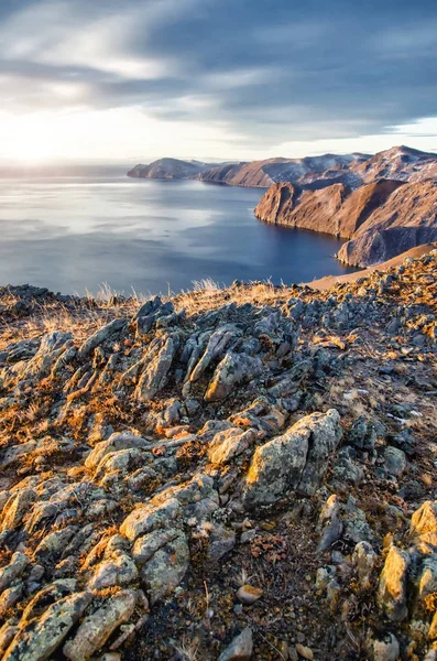 Vista acima grande lago bonito, lago Baikal, Rússia — Fotografia de Stock