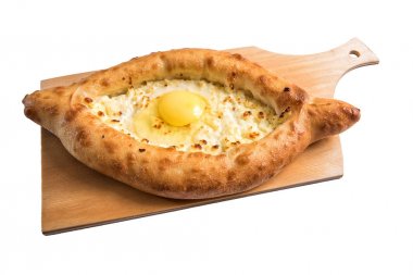 Acaralı khachapuri izole yumurta ile