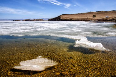Buzlar su, Rusya yüzen ile büyük güzel Deniz Baykal görüntülemek