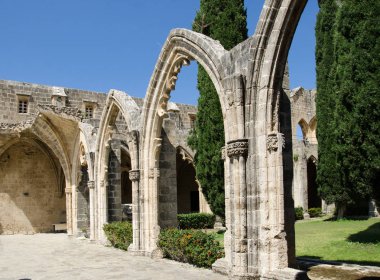 kemer ve sütunların bellapais Manastırı. Girne. Kıbrıs