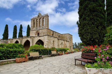 Güzel manzara Bellapais Manastırı, Girne, Kuzey Kıbrıs Cumhuriyeti İnşaat