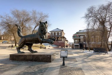 Irkutsk, Rusya - 6 Kasım 2019: Babr Heykeli Irkutsk şehrinin Sibirya kaplan sembolü