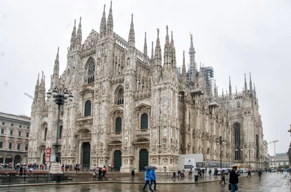 Itálie, Milán - Okrober 7, 2014: Milánská katedrála je katedrála v Miláně v Lombardii, severní Itálie, asi. — Stock fotografie