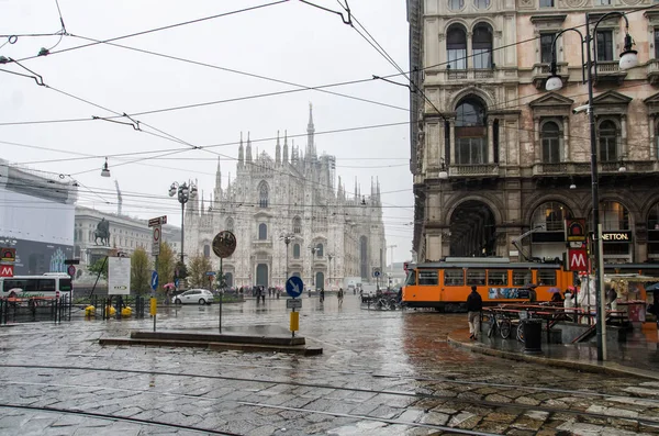 이탈리아, 밀라노 - ocrober 7, 2014: 밀라노 대성당 ( 이탈리아어 : Milan Cathedral) 은 이탈리아 북부 롬바르디아에 있는 밀라노 대성당이다.. — 스톡 사진