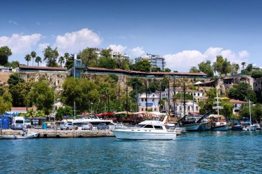 Antalya, Türkiye - 26 Temmuz 2019, Akdeniz kıyısında güzel bir yaz günü