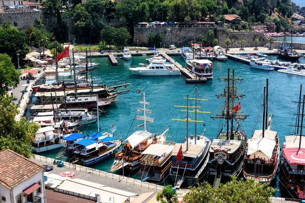 Antalya, Turquia - 26 de julho de 2019, Vista da Marina da Cidade Velha de cima — Fotografia de Stock