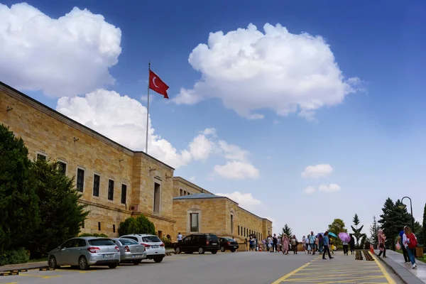 Анкара, Турция - 24 июня 2018 года: Туристы, посетившие мавзолей Ататюрка, Аниткабир, монументальную гробницу Мустафы Кемаля Ататюрка — стоковое фото