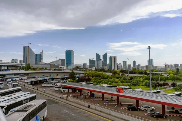 Ankara, Turquía - 24 de julio de 2018: Vista de la terminal de autobuses ASTI en la ciudad de Ankara en un día nublado. Ankara es la capital de la República de Turquía — Foto de Stock