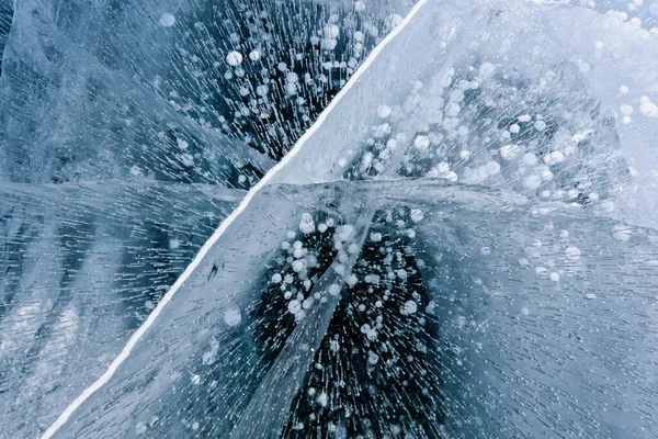 Schönes Eis des Baikalsees mit abstrakten Rissen — Stockfoto