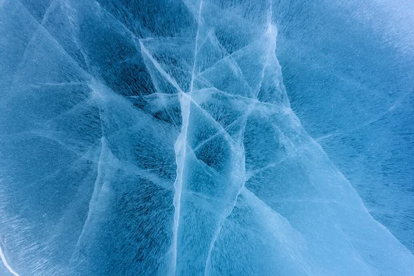 Belo gelo do Lago Baikal com rachaduras abstratas — Fotografia de Stock