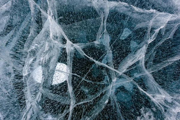 Hermoso hielo del lago Baikal con grietas abstractas —  Fotos de Stock