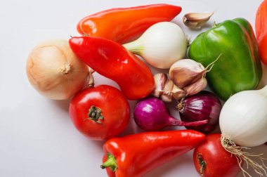  Taze organik sebze yığın beyaz arka plan