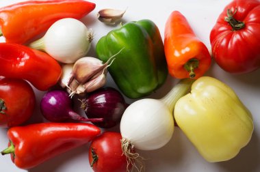  Taze organik sebze yığın beyaz arka plan