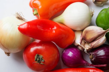  Taze organik sebze yığın beyaz arka plan