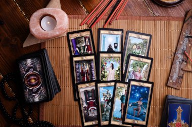 29 Ekim 2019 - Saint Peterburg, Rusya: Tarot Universal anahtarları.