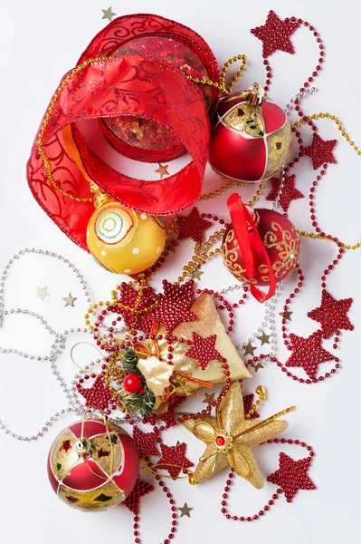 Jul dekorationer runt vit bakgrund — Stockfoto