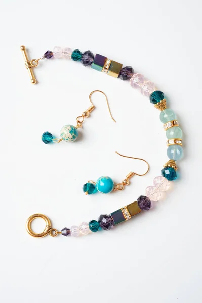 Gold jewerly braslete with semiprecious and cristal at white bac — ストック写真