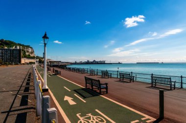 Dover sahil döngüsü ve Güney İngiltere, Birleşik Krallık, büyük Için kanal şehirde sahilinde yaya yolu ile