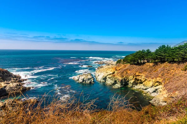 Beautiful coastline scenery on Pacific Coast Highway #1 — Stock Photo, Image