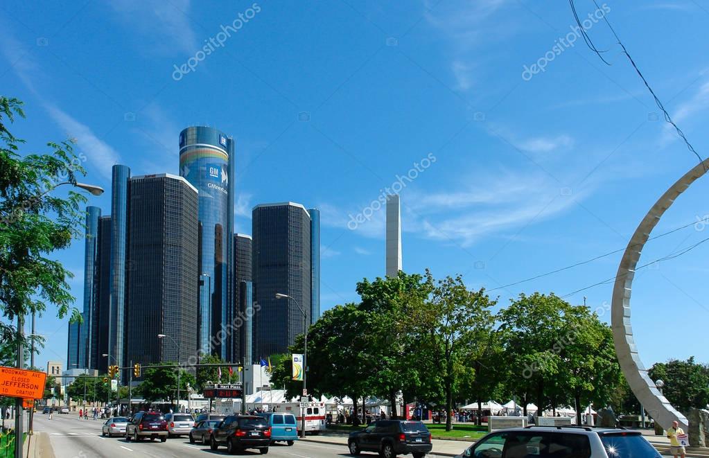 GM Renaissance Center, Rencen in Detroit, Michigan, USA - Picture with Hart Plaza and its art sculptures Pylon and Transcending