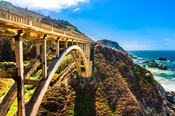 Bixby Creek Bridge on Highway #1 at the US West Coast traveling south to Los Angeles, Big Sur Area — Stock Photo, Image